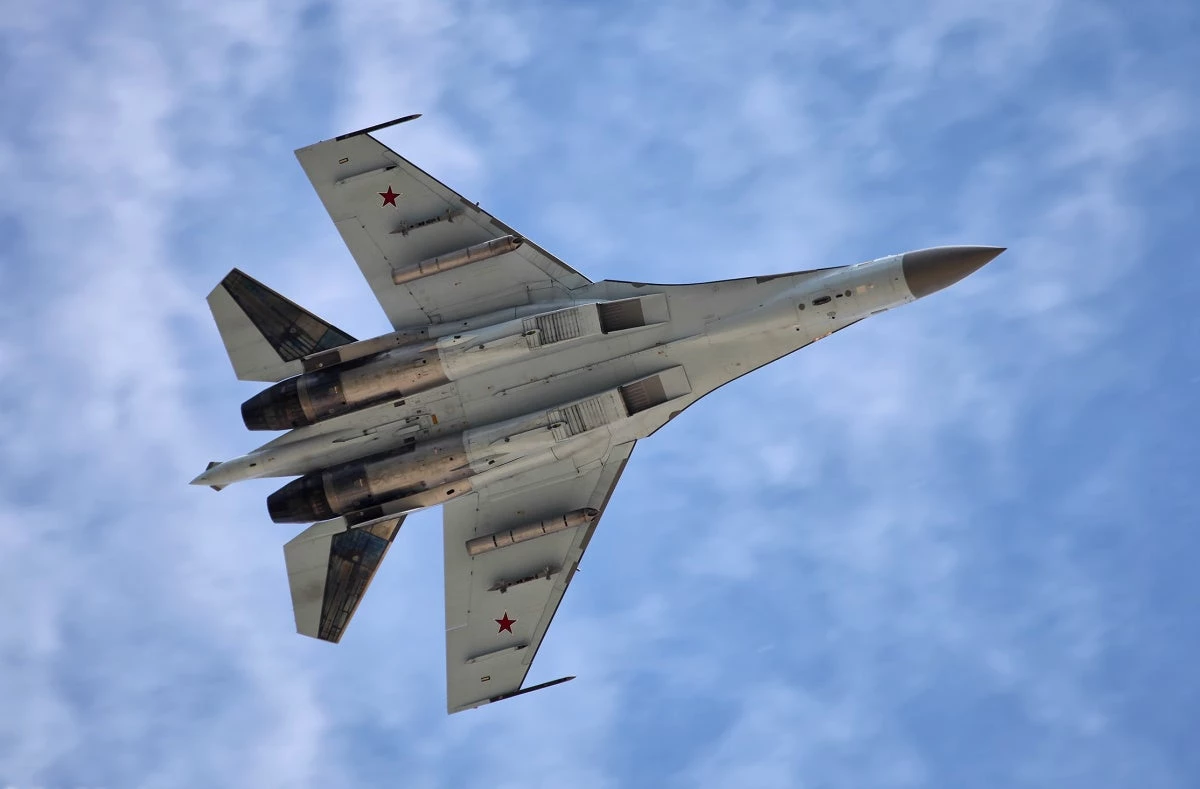Αερομαχία μέσα από τον προσομοιωτή του Su-35 – Τα μυστικά του ρωσικού μαχητικού (Βίντεο)